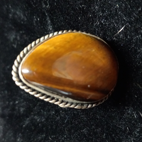 Tigereye gemstone ring size 8.  Sterling silver stamped  .925 - Picture 3 of 4